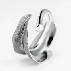 Leaves ring