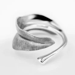 Leaves ring